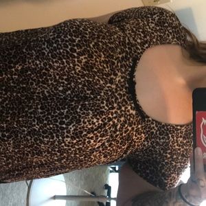 Simply Vera Vera wang cheetah print blouse!